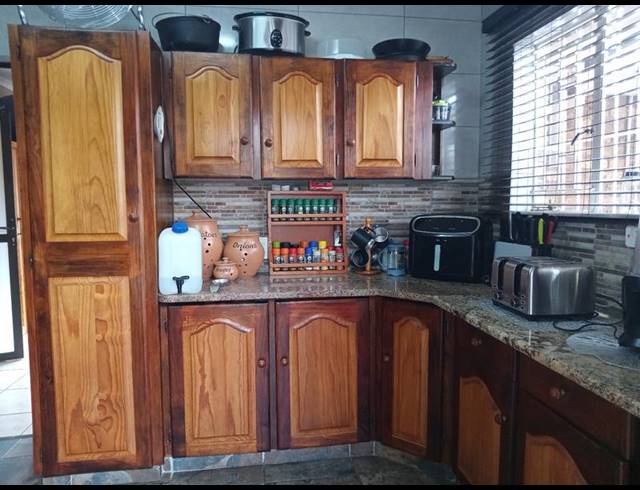 5 BEDROOM HOUSE FOR SALE IN RANDPOORT